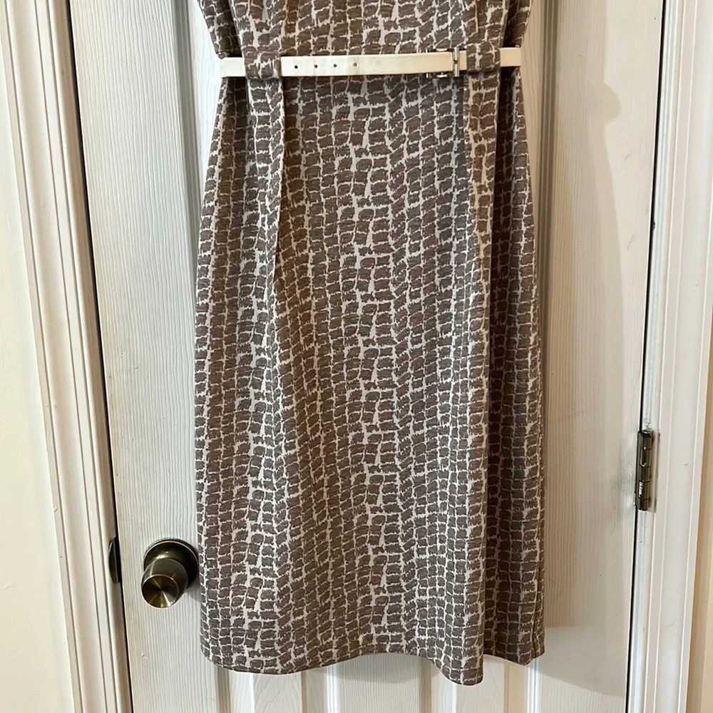 Connected apparel cap sleeve belted dress. Size 12 - Picture 3 of 8